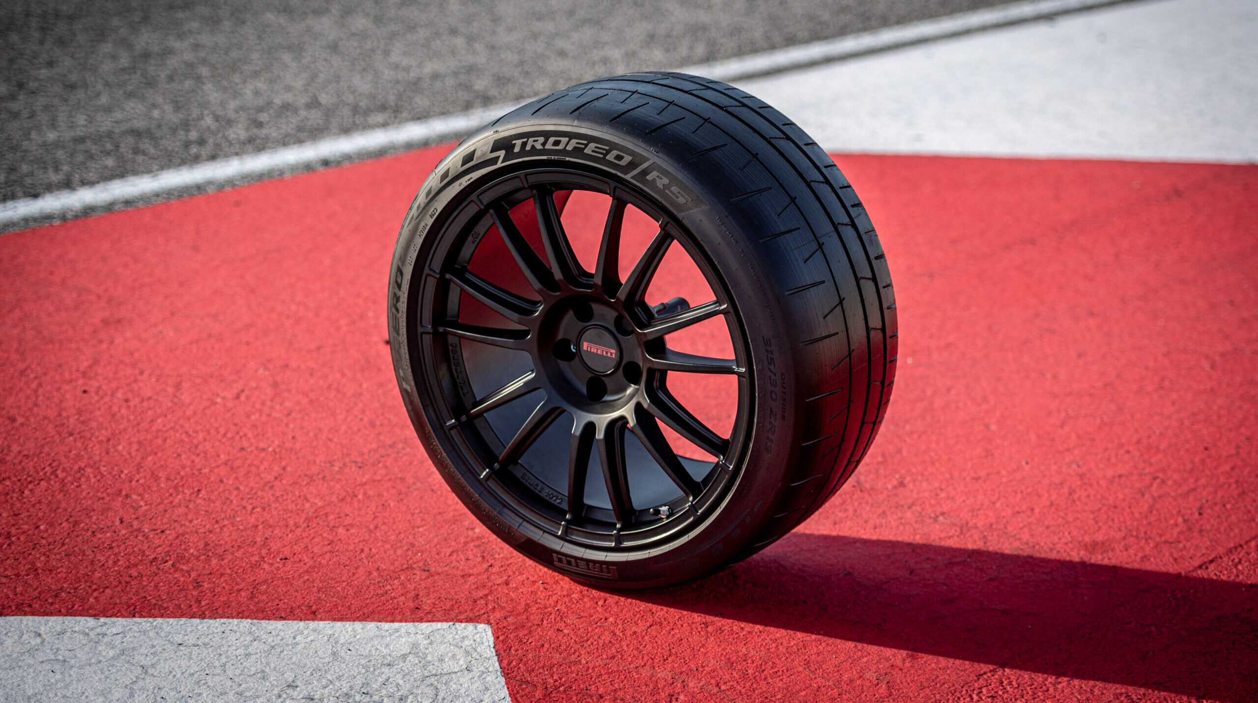 Pirelli introduces new tires for Porsche 911 GT3 and GT3 RS Tire