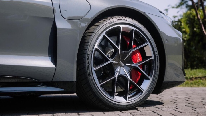 Bridgestone develops bespoke Potenza Sport tires for Audi e-tron GT