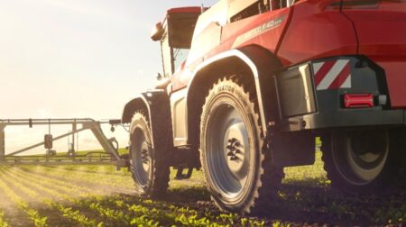 Vredestein launches Traxion CropCare tire for sprayers.