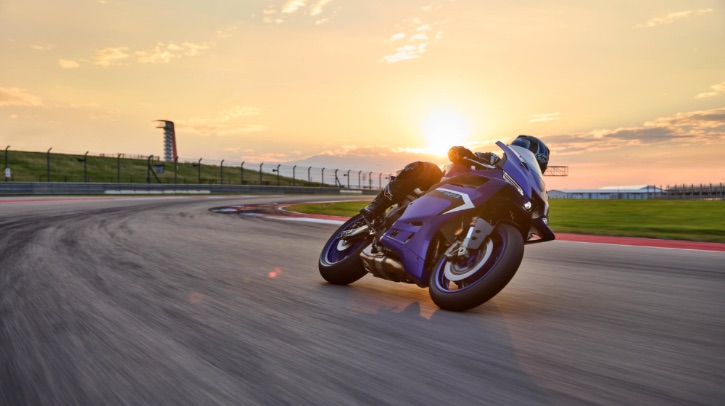 Bridgestone Battlax RS11 selected as OE tire for Yamaha YZF-R9.