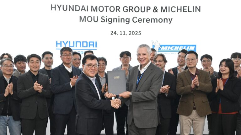 Next-gen tire R&D underway as Hyundai and Michelin strengthen partnership (In the middle, from left) Yongsuk Shin, Vice President and Head of Genesis Engineering Design Center at Hyundai Motor Group, and Georges Levy, Executive Vice President and Head of Asia Pacific Automotive Original Equipment at Michelin, with other participants standing in the background during the MOU signing ceremony.